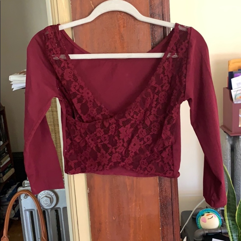 Lace back long sleeve crop top